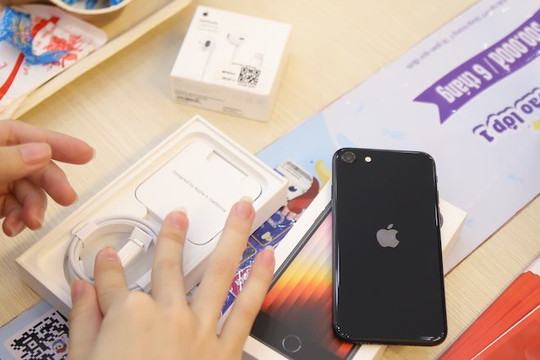 Vừa lên kệ, iPhone SE 2022 đã giảm giá tại Việt Nam