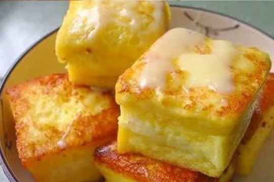 Dạy bạn làm món bánh mì nướng tây, 1 quả trứng và nửa cốc sữa, lớp kem béo ngậy và giòn rụm thích hợp cho bữa sáng!