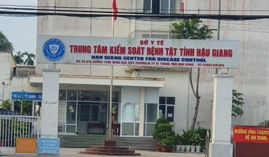 Bắt tạm giam nguyên Giám đốc CDC Hậu Giang và 2 thuộc cấp