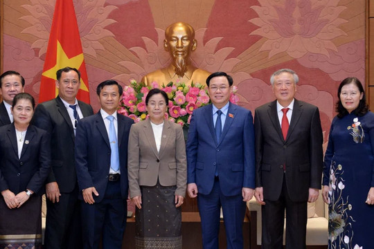 Chủ tịch Quốc hội tiếp Chánh án TANDTC Lào