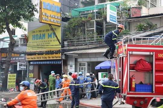 Cháy lớn ở TPHCM, nhiều tài sản bị thiêu rụi