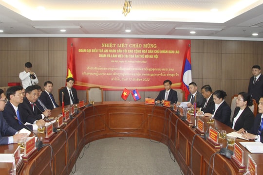 TANDTC Lào thăm và làm việc với TAND TP Hà Nội