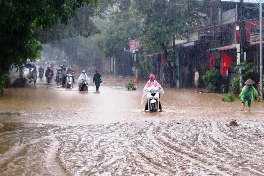 Mưa lớn kéo dài gây thiệt hại về người và tài sản