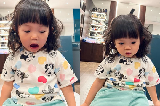 'Sốt xình xịch' với loạt ảnh siêu cưng của con gái Cường Đô La cùng mái tóc xoăn tít, biểu cảm còn bá đạo cỡ này