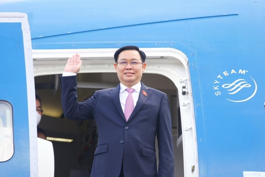 Chủ tịch Quốc hội Vương Đình Huệ lên đường thăm chính thức Lào