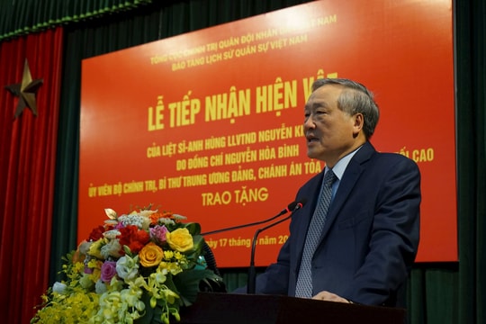 Bảo tàng Lịch sử quân sự Việt Nam tiếp nhận hiện vật của Liệt sĩ - Anh hùng LLVTND Nguyễn Kim Vang