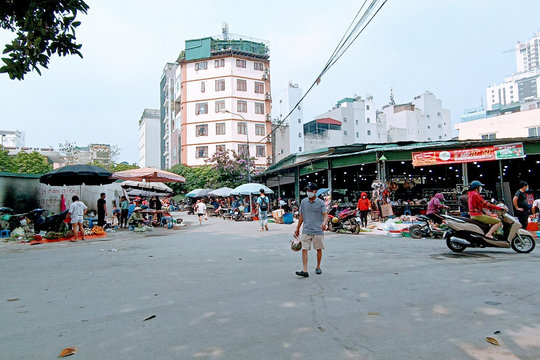 Hà Nội: Chợ dân sinh hàng nghìn m2 hoạt động trái phép trên đất dự án