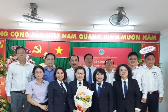 TAND TP.HCM trao quyết định bổ nhiệm Chánh án TAND quận và Phó Chánh án TAND huyện