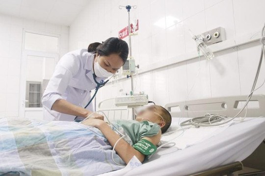 Bé 13 tuổi bị đột quỵ não
