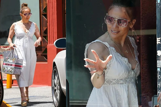 Jennifer Lopez bị chê mặc váy ngủ ra đường ngay khi chồng cũ đính hôn với Á hậu Miss Universe 2021
