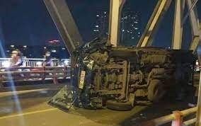 Đi vào đường cấm trên cầu Chương Dương, một người tử vong