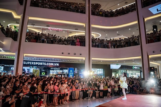 Trải nghiệm cuối tuần cực “chill” cùng dàn sao trẻ V-pop tại Vincom Mega Mall Smart City (chiều 19/5/2022)