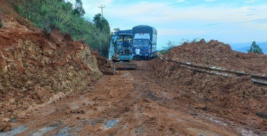 Bình Thuận: Lại xảy ra sạt lở trên đèo Đại Ninh
