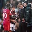 Aston Villa có muốn giúp Liverpool ngăn Man City vô địch?