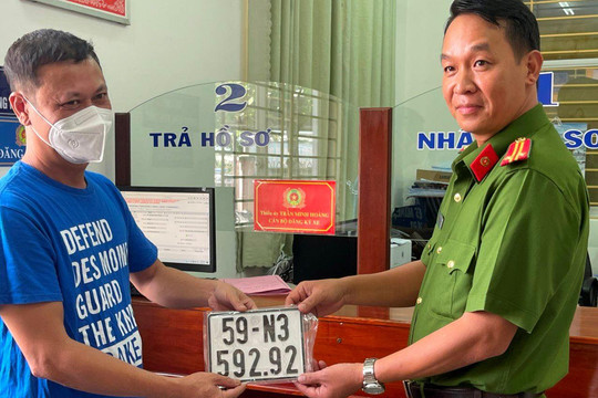 TPHCM: Gần 240 phương tiện xin cấp biển số xe trong ngày đầu triển khai Thông tư 15