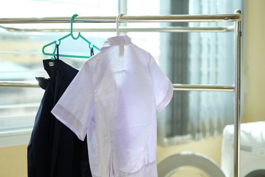Cách giặt đồng phục học sinh để luôn trắng và sạch, cha mẹ nào cũng nên biết