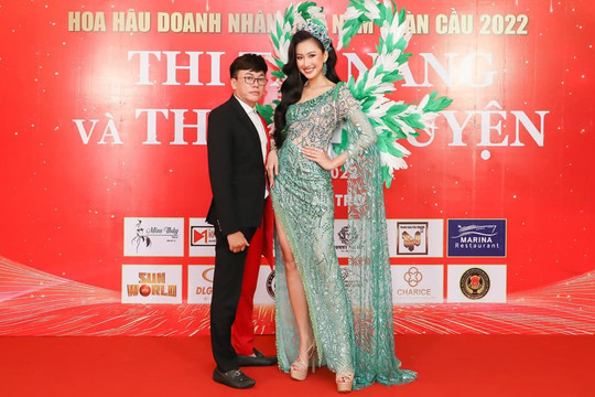 Bộ trang phục lộng lẫy của NTK Tommy Nguyễn lại thắng đấu giá vì ý nghĩa cộng đồng