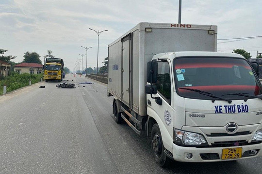Va chạm với ôtô tải, thanh niên ngã ra đường bị ôtô tông tử vong