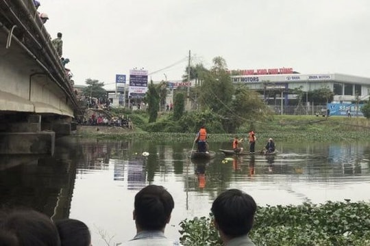 Phát hiện thi thể hai mẹ con dưới sông