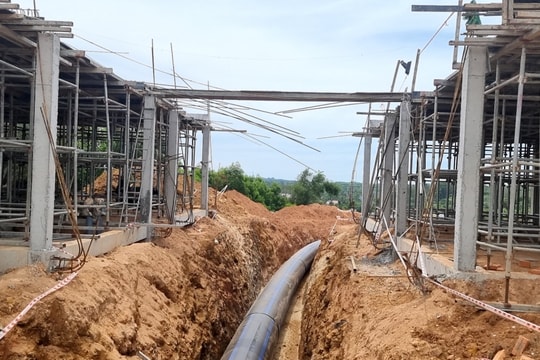 Nhà máy Bột - Giấy VNT19 thi công đường ống xả thải theo đúng phê chuẩn thiết kế của các cơ quan chức năng