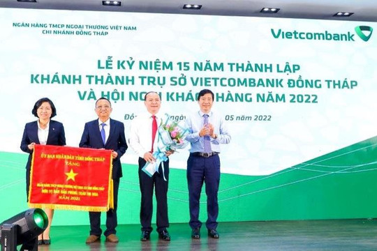 Vietcombank Đồng Tháp kỷ niệm 15 năm thành lập, khánh thành trụ sở mới và tổ chức hội nghị khách hàng năm 2022