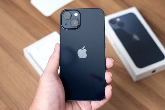iPhone 13 là smartphone bán chạy nhất thế giới