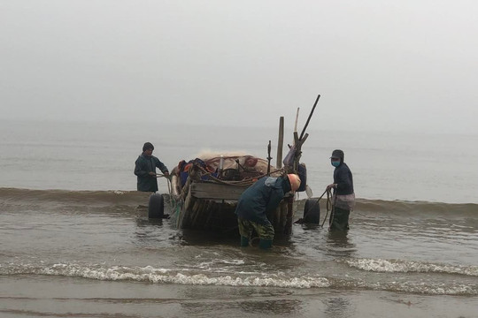 Ngư dân Quảng Ngãi mất tích trên vùng biển Thanh Hóa