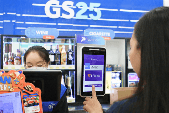 Không cần mang theo thẻ hay giấy tờ tùy thân, TPBank giúp khách hàng thoải mái giao dịch và thanh toán