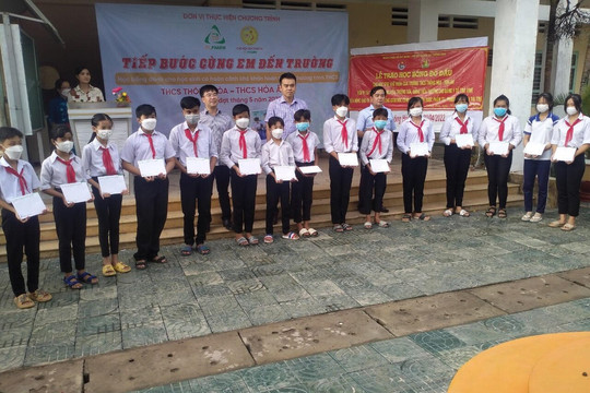 Khởi động dự án "Tiếp bước cùng em đến trường"