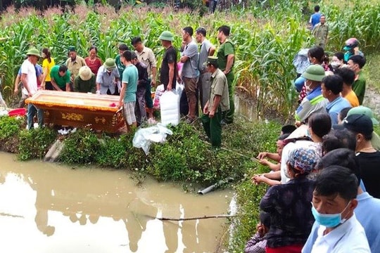Hai chị em ruột bị đuối nước thương tâm dưới ao