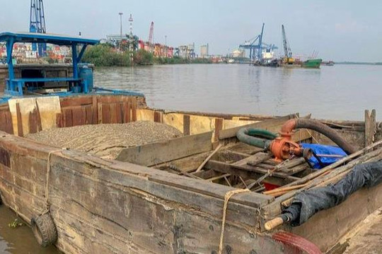 Đồng Nai: Tạm giữ 3 phương tiện thủy vận chuyển cát trái phép 