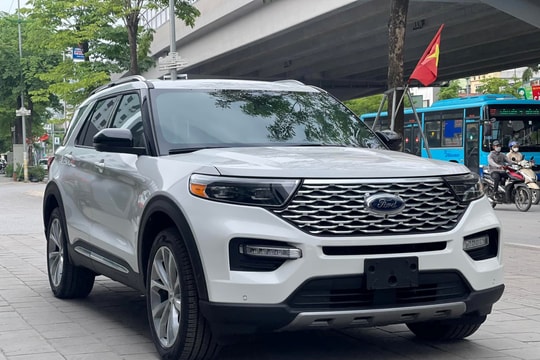 Ford Explorer Platinum 2022 nhập không chính hãng về Việt Nam, giá hơn 4 tỉ đồng