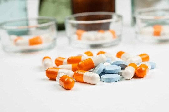 Đừng mù quáng uống 4 loại vitamin này làm thuốc bổ cho sức khỏe, không những không cần thiết mà còn có thể gây hại cho gan