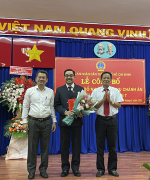 TAND TP.HCM công bố quyết định bổ nhiệm Chánh án TAND quận 7 và Phó Chánh án TAND huyện Hóc Môn