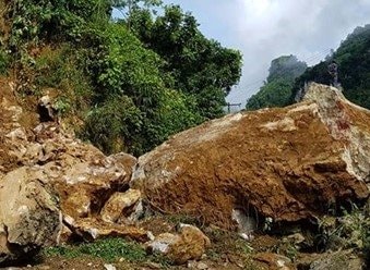 Một phụ nữ bị đá đè tử vong khi lên đồi làm việc