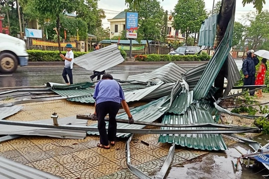 TT-Huế liên tiếp xảy ra sét đánh, 2 người tử vong 