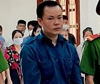 Dùng dao phay chém vợ nhiều nhát do nghi ngờ ngoại tình
