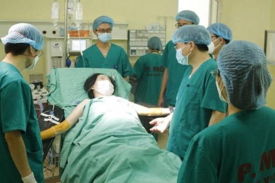 Em bé chào đời khi mẹ mắc ung thư cổ tử cung