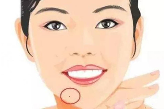 Năm nốt ruồi tài lộc trên cơ thể sẽ trúng quý nhân, dễ được lãnh đạo đánh giá cao, có thể kiếm được nhiều tiền