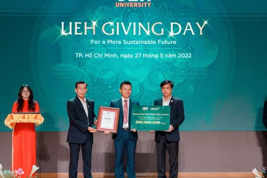 HDBank tặng học bổng cho sinh viên Đại học Kinh tế TP.HCM vì tương lai phát triển bền vững
