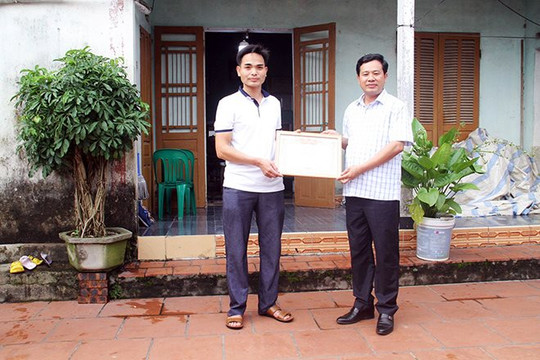 Khen thưởng "người hùng" cứu xe máy mất phanh khi đổ đèo ở Tam Đảo