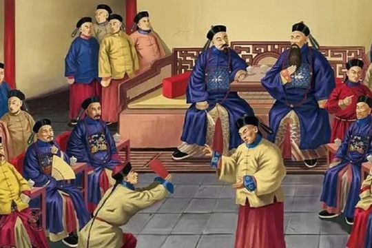 'Áo miễn tội chết' có thực sự tồn tại trong lịch sử Trung Quốc? Tại sao Hòa Thân sỡ hữu 20 áo mà vẫn không tránh được cái chết?