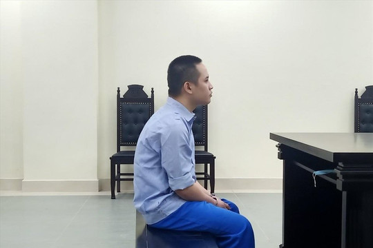 Hất văng một phụ nữ trên nắp capo vì mâu thuẫn việc đỗ xe trước cửa