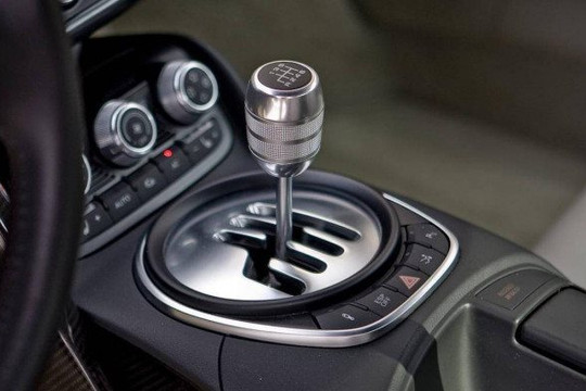 Mercedes sẽ bỏ trang bị hộp số sàn từ năm 2023