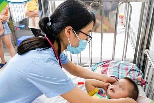 Gia tăng trẻ nhập viện vì biến chứng nặng của bệnh tay chân miệng