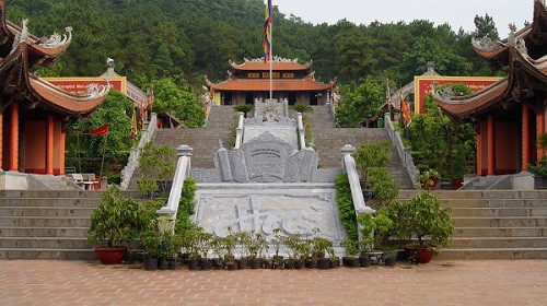 Núi Phượng Hoàng nơi ẩn cư của “ngọn tuệ đăng bất tử”