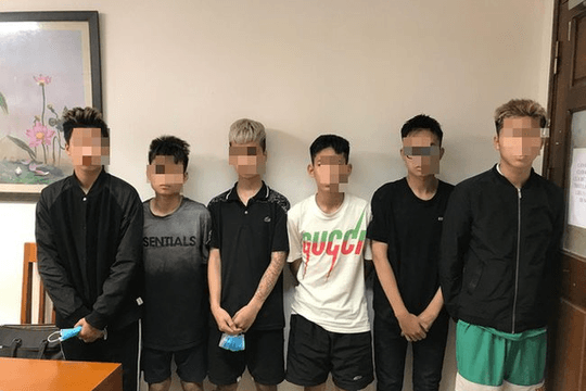 Bắt ổ nhóm dùng vỏ chai bia tấn công, cướp xe máy ở Hà Nội