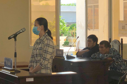 Chiếm đoạt tiền của khách, nữ nhân viên ngân hàng lãnh 10 năm tù
