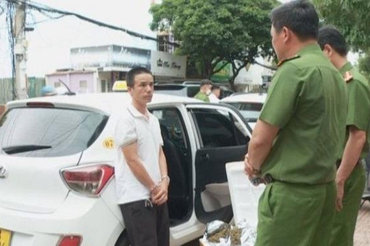 Đắk Lắk: Tạm giữ tài xế vận chuyển 30 gói cần sa khô