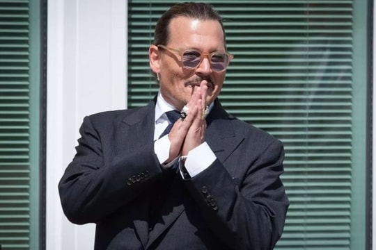 Johnny Depp thắng kiện khiến của Hollywood bùng nổ